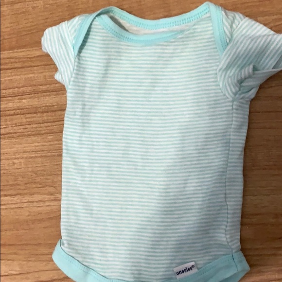 4 bodysuits - Picture 4 of 5